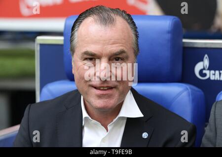 Gelsenkirchen (Germania). 18 Maggio, 2019. firo: 18.05.2019, calcio, 1.Bundesliga, stagione 2018/2019, FC Schalke 04 - VFB Stuttgart (0-0) Schalke, Clemens TOnnies, Ritratto | Credit: dpa/Alamy Live News Foto Stock