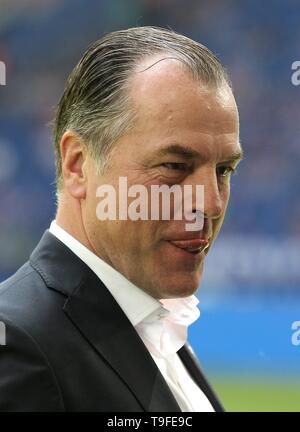 Gelsenkirchen (Germania). 18 Maggio, 2019. firo: 18.05.2019, calcio, 1.Bundesliga, stagione 2018/2019, FC Schalke 04 - VFB Stuttgart (0-0) Schalke, Clemens TOnnies, Ritratto | Credit: dpa/Alamy Live News Foto Stock