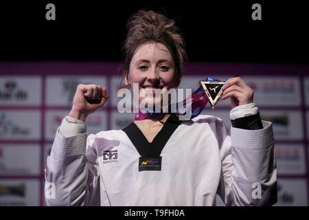 Manchester, Regno Unito. 18 Maggio, 2019. Gran Bretagna Jade Jones festeggia dopo aver battuto la Corea del Sud, Lee Ah-Reum nel femminile -57kg finale al mondo Taekwondo Championships 2019 a Manchester in Gran Bretagna il 18 maggio 2019. Jones ha vinto 14-7. Credito: Jon Super/Xinhua/Alamy Live News Foto Stock