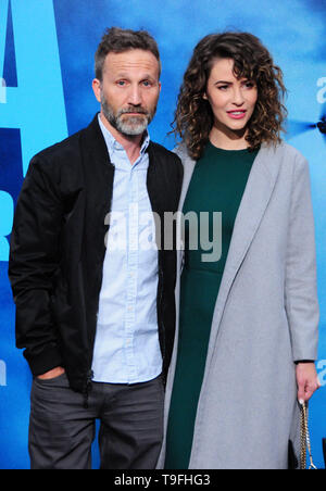 Los Angeles, Stati Uniti d'America 18 maggio 2019 attore Breckin Meyer e attrice Linsey Godfrey frequentare Warner Bros Foto e immagini leggendarie Premiere mondiale di 'Godzilla: Re dei mostri" il 18 maggio 2019 a TCL Chinese Theatre di Los Angeles, Stati Uniti d'America. Foto di Barry re/Alamy Live News Foto Stock