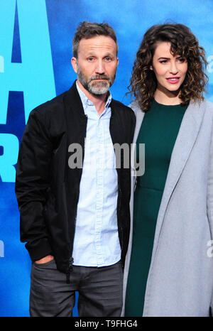 Los Angeles, Stati Uniti d'America 18 maggio 2019 attore Breckin Meyer e attrice Linsey Godfrey frequentare Warner Bros Foto e immagini leggendarie Premiere mondiale di 'Godzilla: Re dei mostri" il 18 maggio 2019 a TCL Chinese Theatre di Los Angeles, Stati Uniti d'America. Foto di Barry re/Alamy Live News Foto Stock