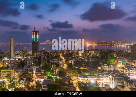 Vista di Bandra worli sealink bridge, Mumbai, India Foto Stock