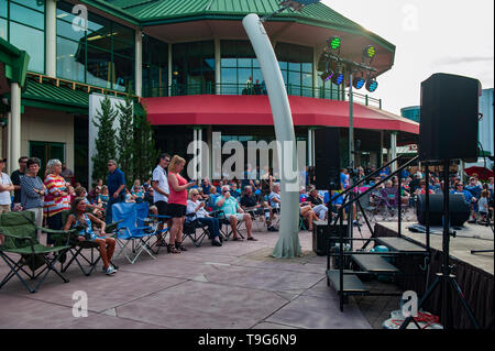 Lauren Visone Lakside a vivere in Lexington Kentucky per Lexington Green concerto estivo Foto Stock