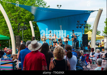 Lauren Visone Lakside a vivere in Lexington Kentucky per Lexington Green concerto estivo Foto Stock