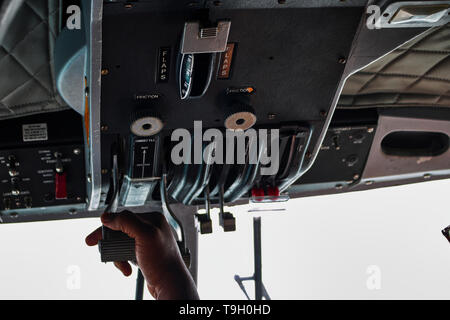 In questa unica foto si può vedere il cockpit all interno di un idrovolante alle Maldive. Questi scatti sono molto rare Foto Stock