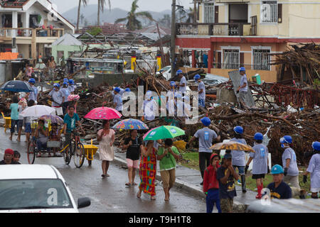 Il prossimo 8 Novembre 2013,Typhoon Haiyan,(noto come Yolanda nelle Filippine)spazzato attraverso la Eastern Visayas area delle Filippine causando catastrophi Foto Stock