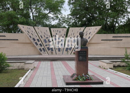 La scultura del generale russo Alexander Lebed collocato presso il monumento di ricordo per i difensori della Transnistria Foto Stock