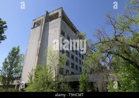 Case abbandonate nella città fantasma di pripjat, zona di Chernobyl, in Ucraina Foto Stock