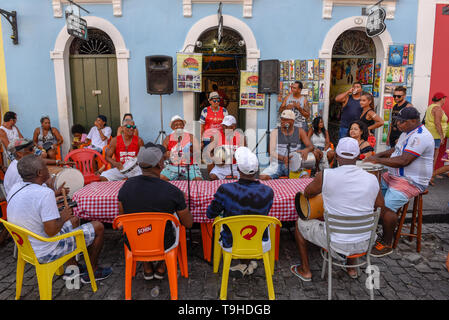 Salvador, Brasile - 3 febbraio 2019: persone che giocano a samba a Salvador Bahia in Brasile Foto Stock