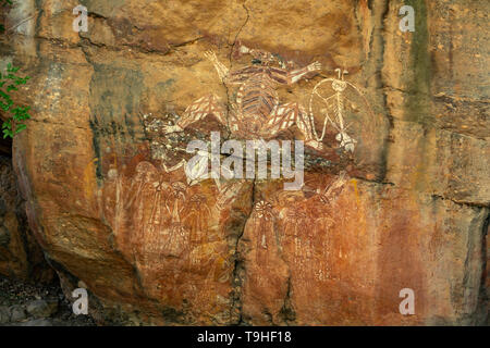 Namarrgon fulmini (l'uomo) arte rupestre a Arnbangbang, Kakadu NP, NT Foto Stock