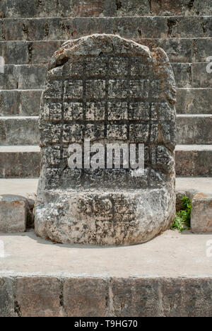 Antica incisione Maya, nella zona archeologica di Ek Balam, sulla penisola dello Yucatan Foto Stock