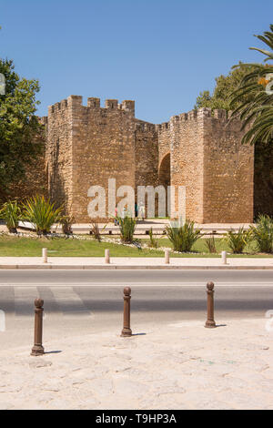 Porta alla città vecchia di Lagos, Portogallo Foto Stock