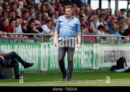 Deventer, Paesi Bassi. 19 Maggio, 2019. Stagione 2018 / 2019 , olandese Keuken Kampioen Play-off. Vai avanti Eagles coach John Stegeman durante la partita andare avanti Eagles - Den Bosch (play-off) Credito: Pro scatti/Alamy Live News Foto Stock