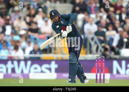 Leeds, Regno Unito. 19 Maggio, 2019. James Vince di ovatta in Inghilterra durante la quinta Royal London una giornata internazionale della corrispondenza tra Inghilterra e Pakistan a Headingley Carnegie Stadium, Leeds domenica 19 maggio 2019. Credito: MI News & Sport /Alamy Live News Foto Stock