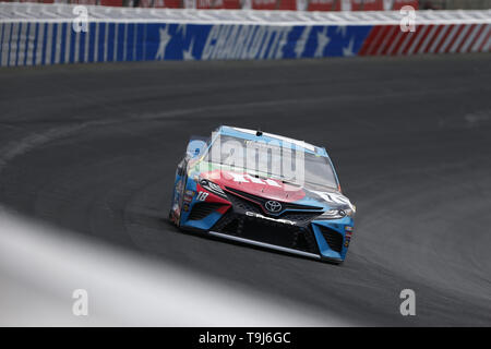 Concord, North Carolina, Stati Uniti d'America. Il 17 maggio 2019. Kyle Busch (18) Pratiche per il Monster Energy All-Star gara a Charlotte Motor Speedway in concordia, North Carolina. (Credito Immagine: © Stephen A. Arce/ASP) Foto Stock