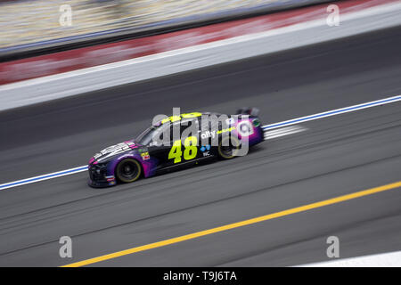 Concord, North Carolina, Stati Uniti d'America. Il 17 maggio 2019. Jimmie Johnson (48) prende il via alla pratica per il Monster Energy All-Star gara a Charlotte Motor Speedway in concordia, North Carolina. (Credito Immagine: © Logan Arce/ASP) Foto Stock