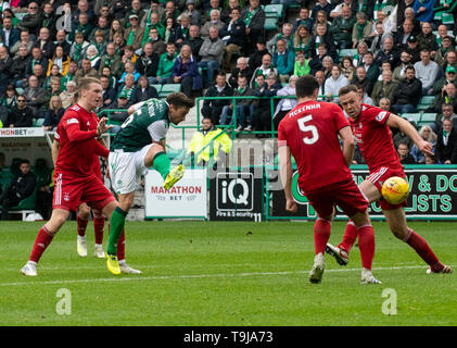 Edimburgo, Scozia, Regno Unito. 19 Maggio, 2019. Pic mostra: Hibs' centrocampista, Lewis Stevenson, spara per obiettivo durante la seconda metà come Hibs ospitano fino a Aberdeen a Easter Road Stadium, Edimburgo Credito: Ian Jacobs/Alamy Live News Foto Stock