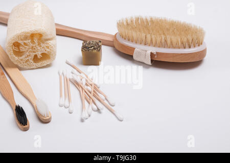 Accessori per il bagno da materiali naturali di close-up. Zero rifiuti Nozione Foto Stock