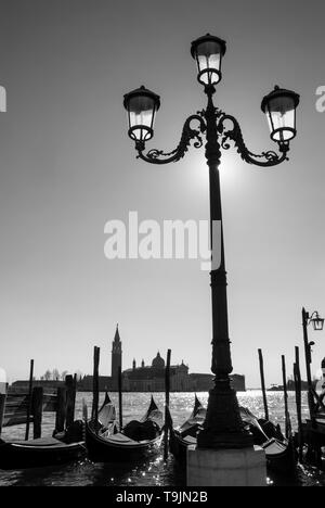 Venezia ITALIA venezia veneto lampada posta sulla Riva degli Schiavoni che conduce da piazza San Marco Venezia Italia EU Europe Foto Stock