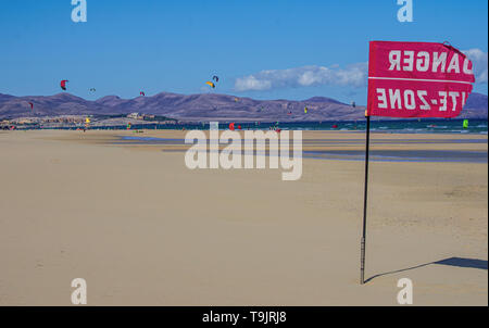 Fuerteventura, Sotavento Beach. Pericolo, kite-zone Foto Stock