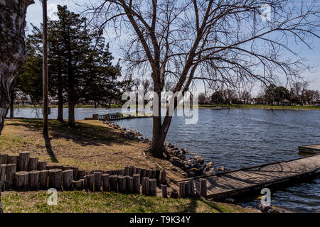 Kansas lago di pesca con alberi Foto Stock