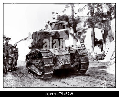 WW1 Archivio immagine della Prima Guerra Mondiale la Renault FT TSF Telegraphie Sans Fil radio serbatoio di comando con la 78a Divisione Limey 14 Ott 1918. La Francia. La battaglia di Saint-Mihiel è stata una grande guerra mondiale io battaglia combattuta da 12-15 settembre 1918, la Renault FT (frequentemente di cui al post-guerra mondiale I letteratura come FT-17, FT17, o simili) era un francese luce serbatoio che è stato tra i più rivoluzionario e influente modelli di serbatoio nella storia Foto Stock