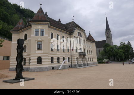 La piazza principale di Vaduz con il Parlamento europeo, il Principato del Liechtenstein Foto Stock