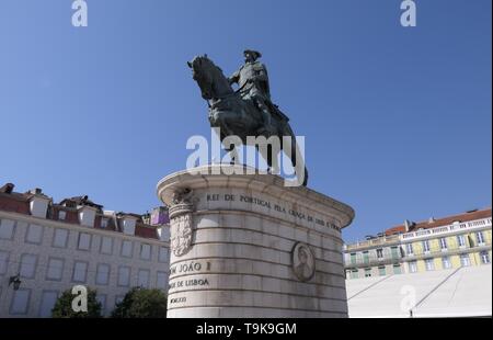 Statua di re Giovanni I nel centro di Lisbona (Praça da Figueira) Portogallo Foto Stock