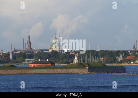 Vista panoramica al porto di Copenhagen con il Frederik la Chiesa in background, Danimarca Foto Stock