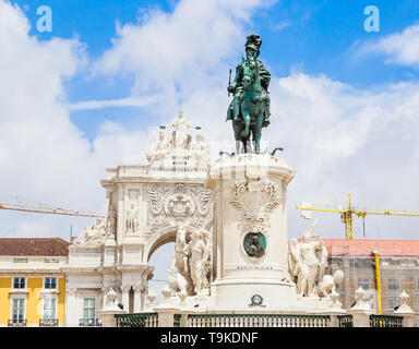 Arco da Vitoria, statua equestre del re Giuseppe I a Praca do Comercio, Lisbona, Portogallo Foto Stock