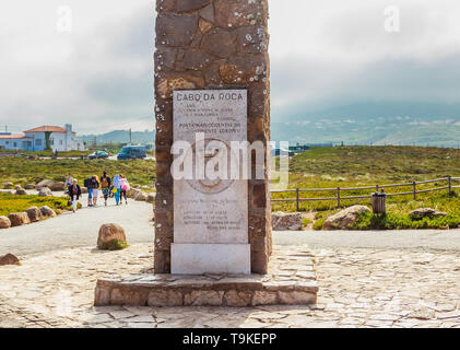 Frammento della Croce su Cabo da Roca (Capo Roca), Portogallo - il punto più occidentale del continente europeo. Foto Stock