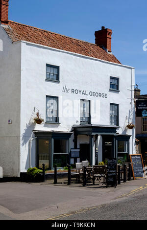 Il Royal George Pub, Thornbury, una piccola città nel sud del Gloucestershire, sul bordo del sud Cotswolds Foto Stock