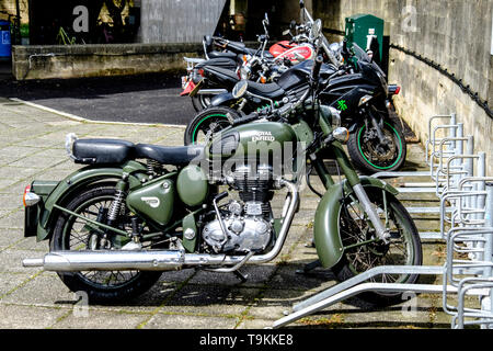 Un verde Royal Enfield moto, in classico stile britannico realizzato in Indian 2016 modello 500 Efi Foto Stock