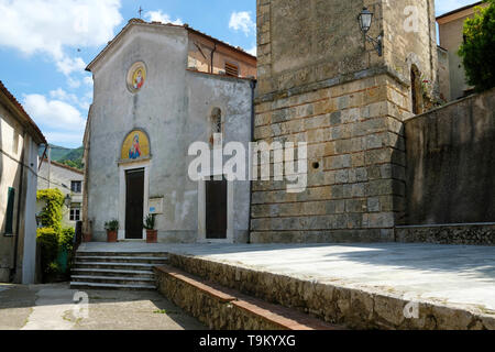 New Scenic 5 posti in vista Monteggiori, un pittoresco villaggio in Toscana, provincia di Lucca, Italia. Foto Stock