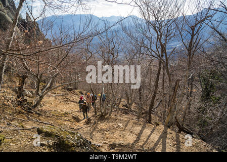 Demerdji, Repubblica di Crimea - Aprile 1, 2019: Valle dei fantasmi in mountain range Demerdzhi nei pressi di Alushta sulla penisola di Crimea Foto Stock