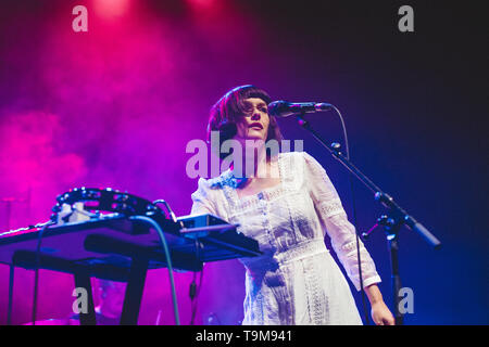 Cambridge, Regno Unito. 14 maggio 2019. Gwenno eseguire al Cambridge Corn Exchange supporto del manic street predicatori anniversario tour dell'album di questo è la mia verità mi dica il vostro. Richard Etteridge / Alamy Live News Foto Stock