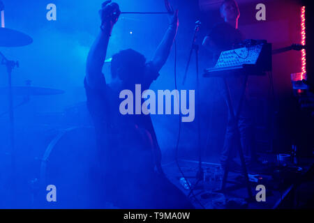 Suini suini suini suini suini suino Suini eseguire live at the Portland Arms, Cambridge, UK. Foto Stock