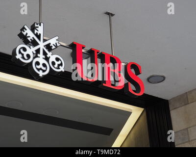 Logo der UBS, Schweizer Bank am Paradeplatz Foto Stock