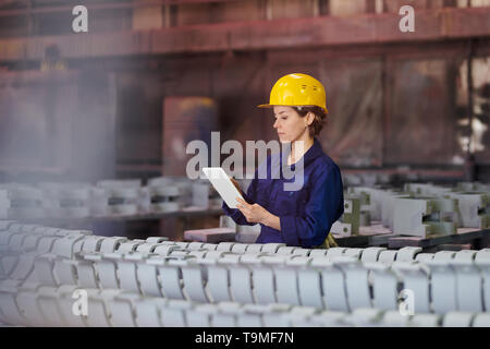 Donna Gestione della Produzione Foto Stock