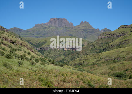 Champagne Valley vicino a Winterton, facente parte della centrale di Drakensberg mountain range, Kwazulu Natal, Sud Africa. Foto Stock