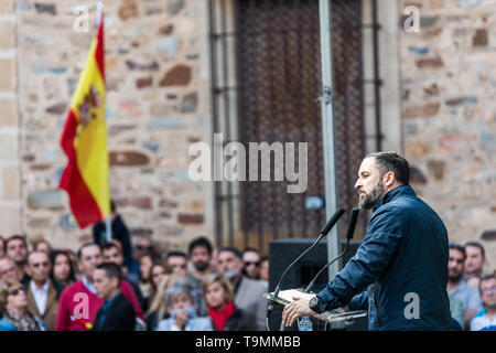 Il leader di estrema destra partito Vox, durante il suo intervento alla manifestazione tenutasi a La Plaza de San Jorge in Caceres. Foto Stock