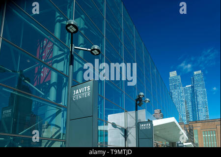 Ingresso K Jacob Javits Convention Center (©JAMES INGO LIBERATI 1986) Undicesimo AVENUE MANHATTAN NEW YORK CITY USA Foto Stock