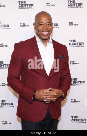 Xiii La annuale centro LGBT La cena 2019 onori Lena Waithe con il Premio pioniere, Lloyd Blankfein con l'Alleato Award, Don limone con la Comunità Impact Award e Google con il Corporate Impact Award tenutosi a Cipriani Wall Street offre: Eric Adams dove: la città di New York, New York, Stati Uniti quando: 18 Apr 2019 Credit: Derrick Salters/WENN.com Foto Stock