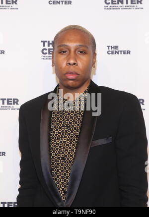 Xiii La annuale centro LGBT La cena 2019 onori Lena Waithe con il Premio pioniere, Lloyd Blankfein con l'Alleato Award, Don limone con la Comunità Impact Award e Google con il Corporate Impact Award tenutosi a Cipriani Wall Street offre: Lena Waithe dove: la città di New York, New York, Stati Uniti quando: 18 Apr 2019 Credit: Derrick Salters/WENN.com Foto Stock