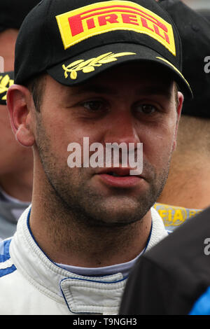 Norwich, Regno Unito. 19 Maggio, 2019. Jonny Adam di TF Sport Aston Martin durante il 2019 British GT Championship Round 3 al circuito di Snetterton, Norwich, Inghilterra il 19 maggio 2019. Foto di Jurek Biegus. Solo uso editoriale, è richiesta una licenza per uso commerciale. Nessun uso in scommesse, giochi o un singolo giocatore/club/league pubblicazioni. Credit: UK Sports Pics Ltd/Alamy Live News Foto Stock