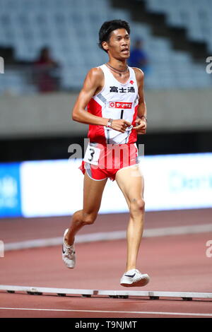 Osaka, Giappone. 19 Maggio, 2019. Yuta Bando Atletica leggera : il 103 Giappone Track & Field campionati nazionali maschili 10000m finale allo stadio Yanmar Nagai di Osaka in Giappone . Credito: Naoki Nishimura AFLO/sport/Alamy Live News Foto Stock