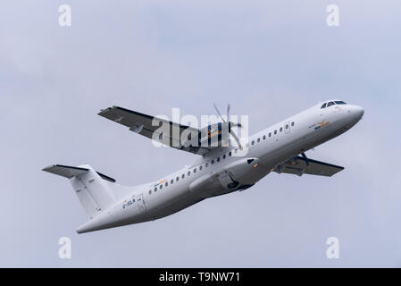 L'ultima compagnia aerea che ha iniziato i voli dall'aeroporto Essex in espansione è Blue Islands con un volo giornaliero per Guernsey che parte oggi. I loro aerei ATR 72 sono arrivati al mattino con il volo di ritorno in partenza poco dopo. Aeroporto Southend di Londra Foto Stock