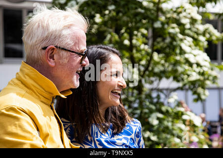 Londra, Regno Unito. Il 20 maggio 2019. Chris Evans e Natasha Shishmanian. Premere il tasto giorno al 2019 RHS Chelsea Flower Show. Foto: Bettina Strenske/Alamy Live News Foto Stock