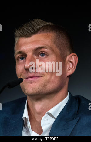 Madrid, Spagna. Il 20 maggio 2019. Del Real Madrid centrocampista tedesco Toni Kroos annuncia il rinnovo del suo contratto con il Real Madrid fino al 2023. Credito: Marcos del Mazo/Alamy Live News Foto Stock