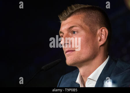 Madrid, Spagna. Il 20 maggio 2019. Del Real Madrid centrocampista tedesco Toni Kroos annuncia il rinnovo del suo contratto con il Real Madrid fino al 2023. Credito: Marcos del Mazo/Alamy Live News Foto Stock